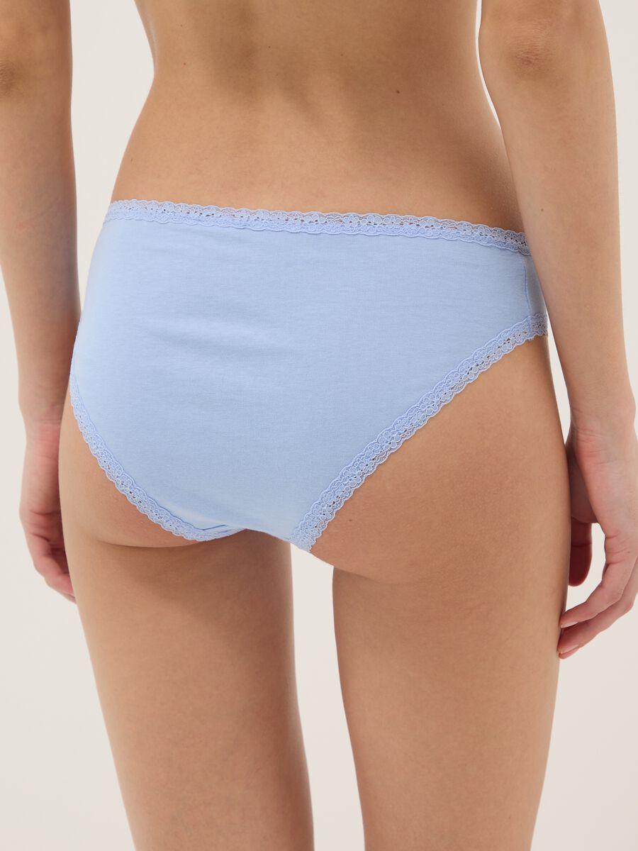 Slip in cotone elasticizzato azzurro regular fit con dettagli in pizzo_2