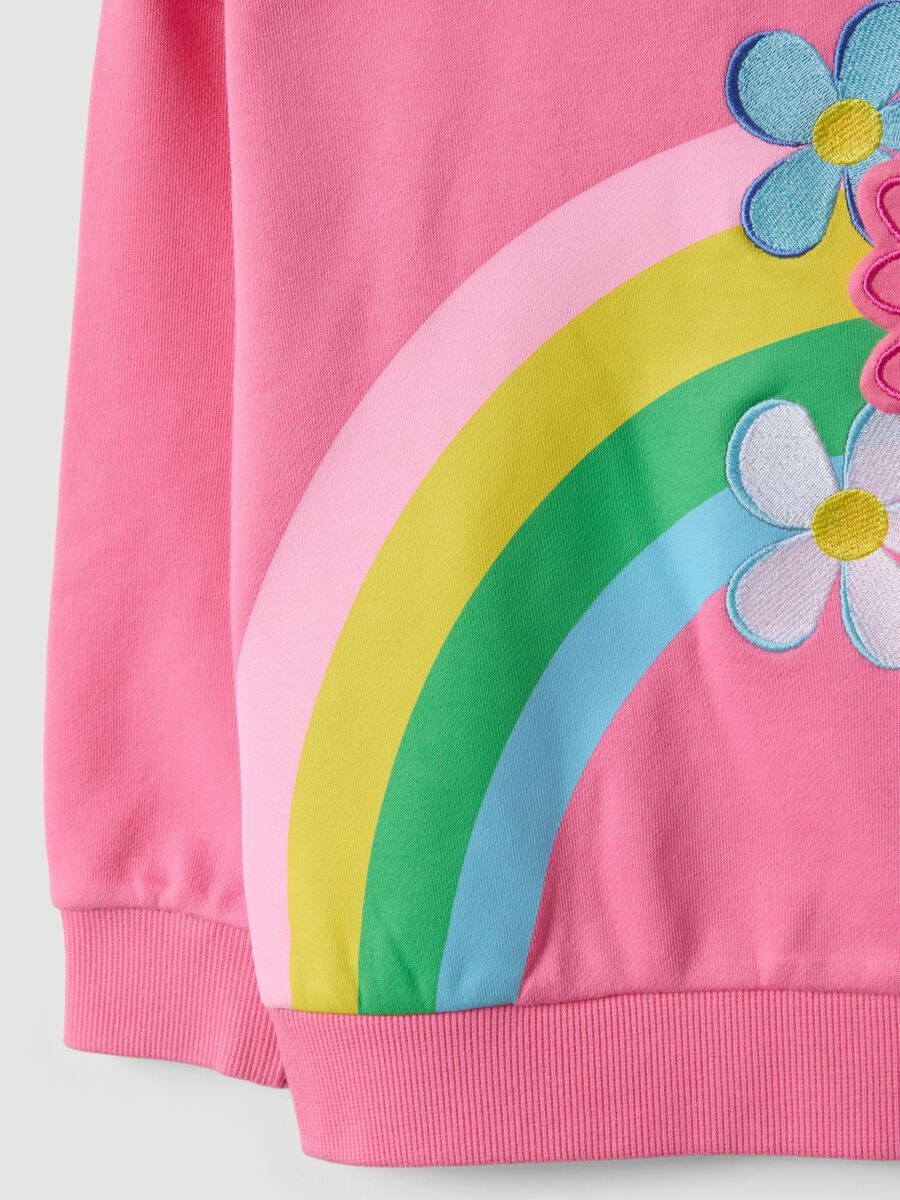 Felpa rosa in misto cotone con girocollo e stampa arcobaleno e fiori_3