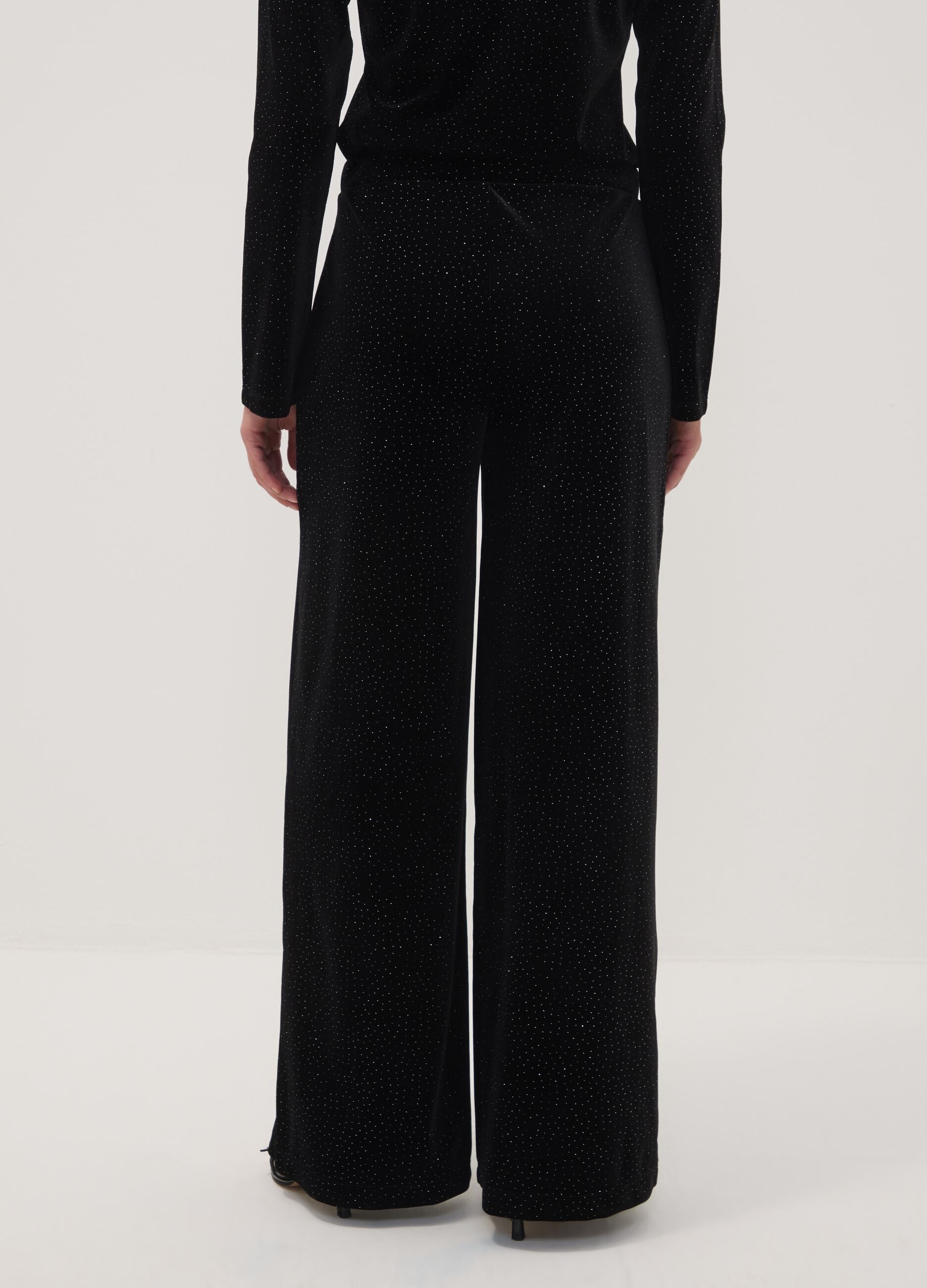 Black wide-leg trousers in stretch fabric