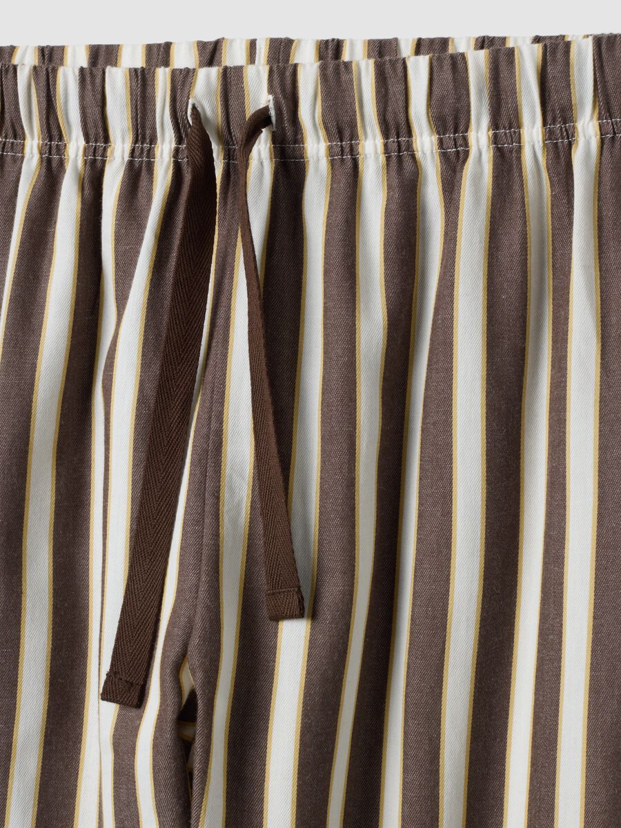 Pigiama marrone in puro cotone organico a righe regular fit_1