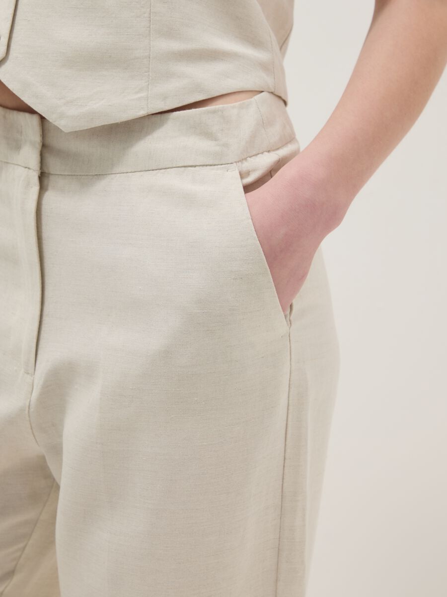 Beige linen and viscose blend straight fit trousers_3