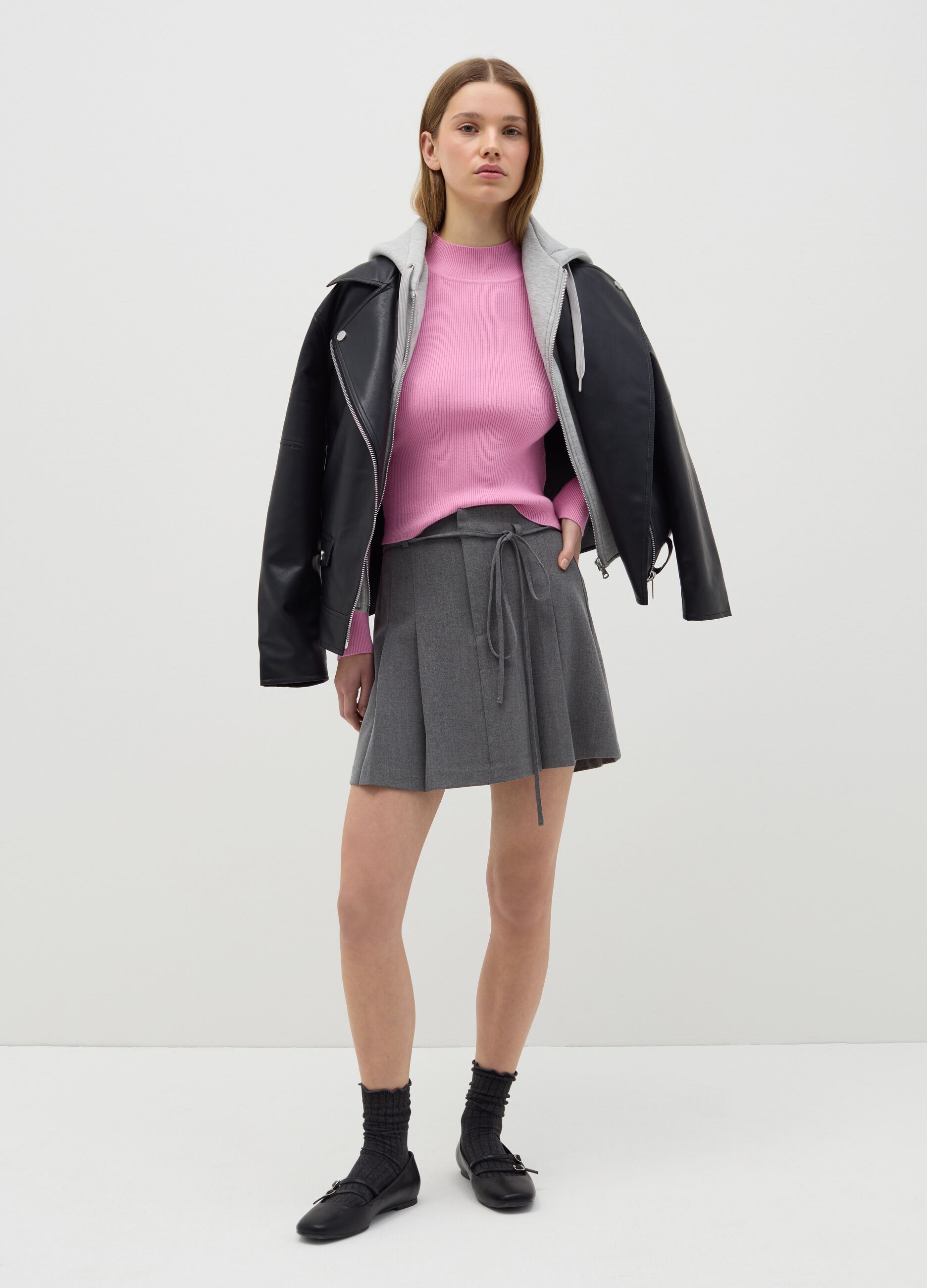 Maglia mock neck a costine