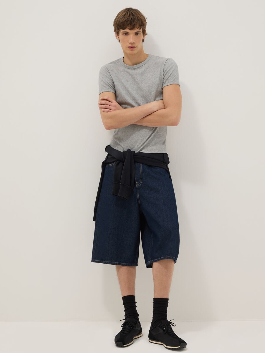 Blue denim slim fit pure cotton shorts_0