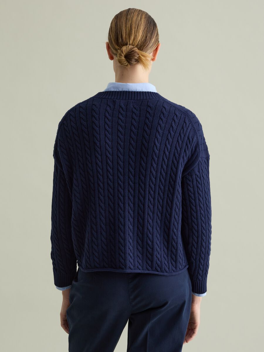Ribbed pullover with cable-knit design_3