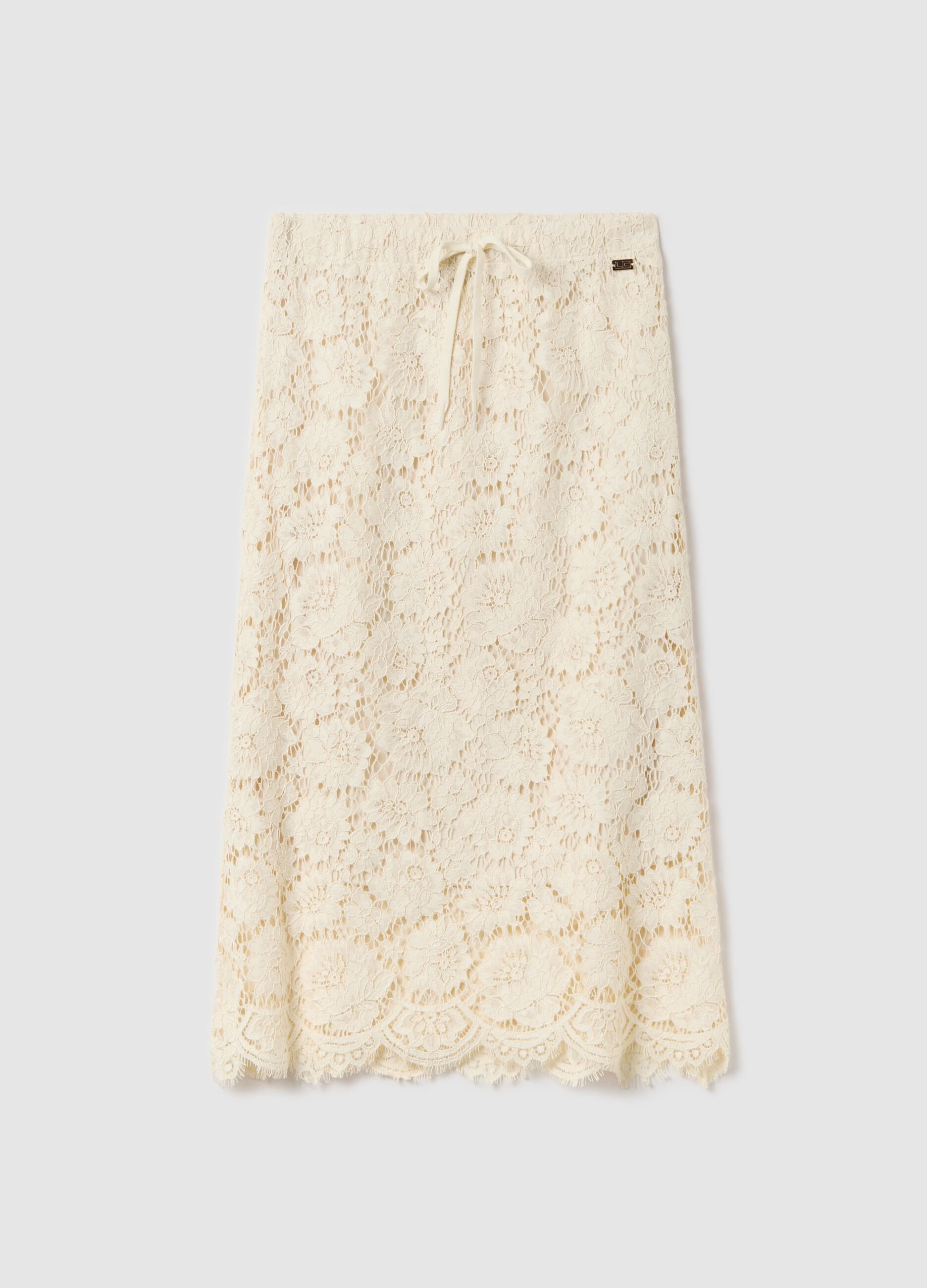 Long skirt in lace