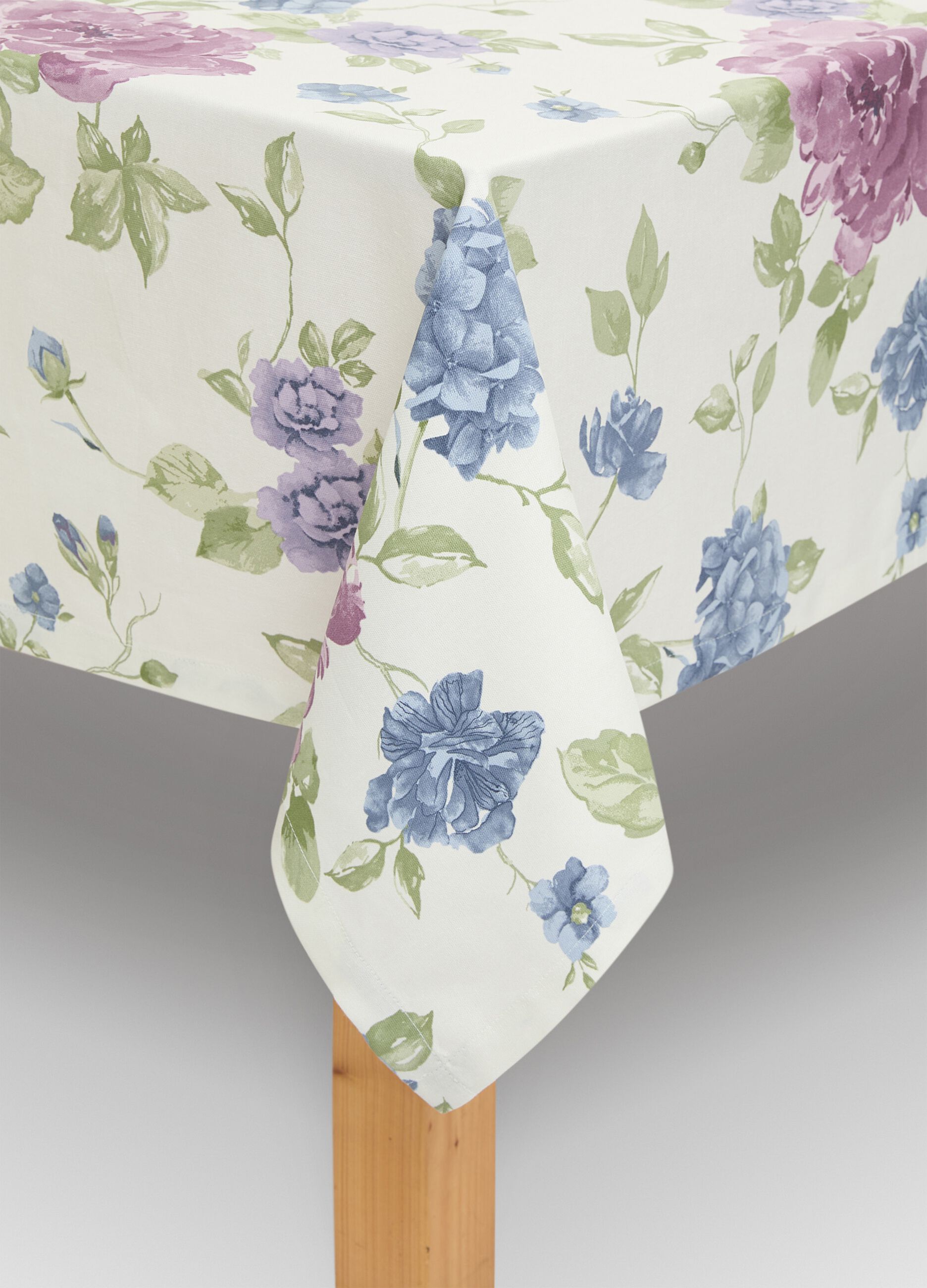 6-seater tablecloth in 100% cotton with flowers