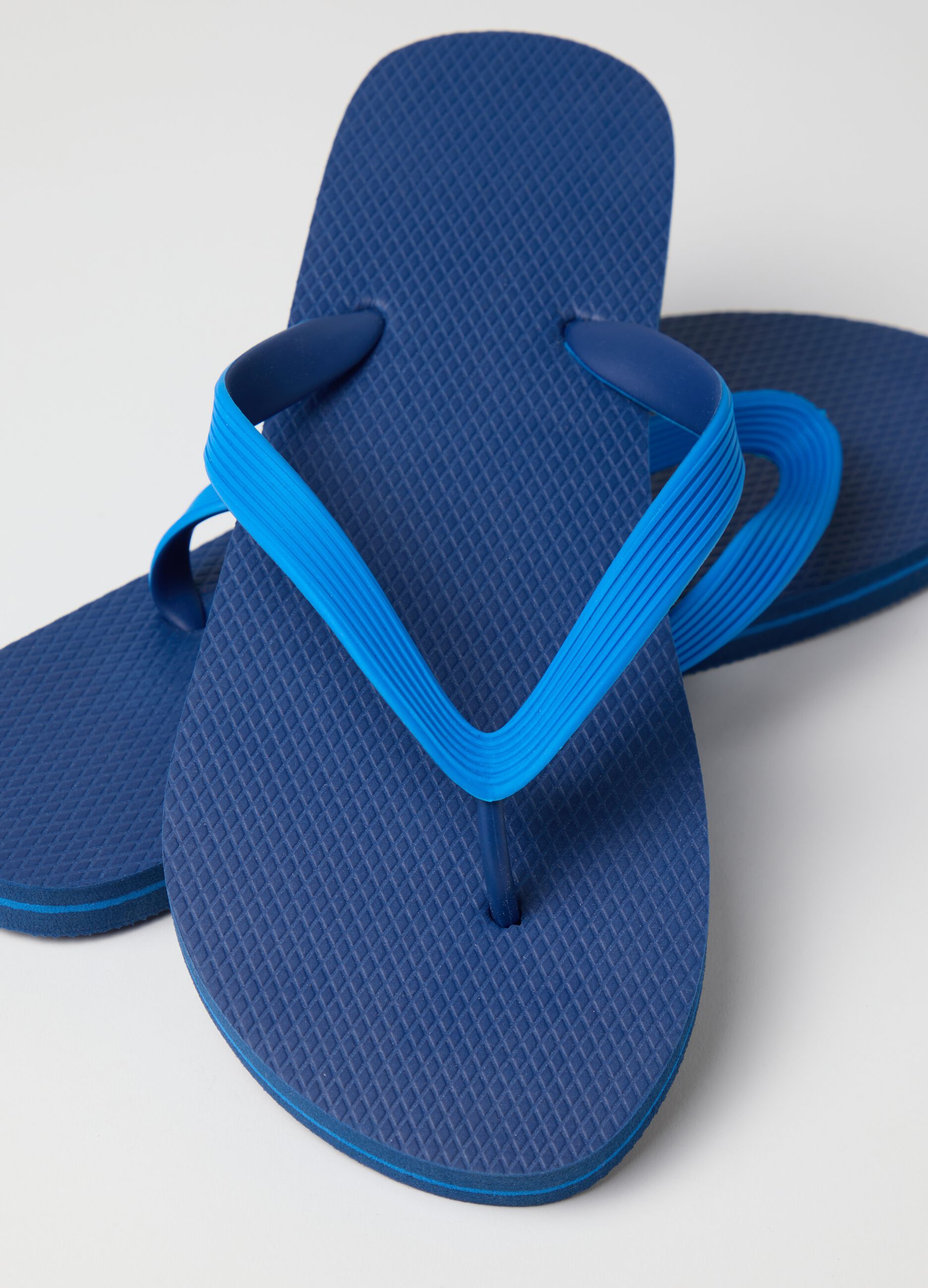 Men's multicolour flip-flops with anti-slip sole