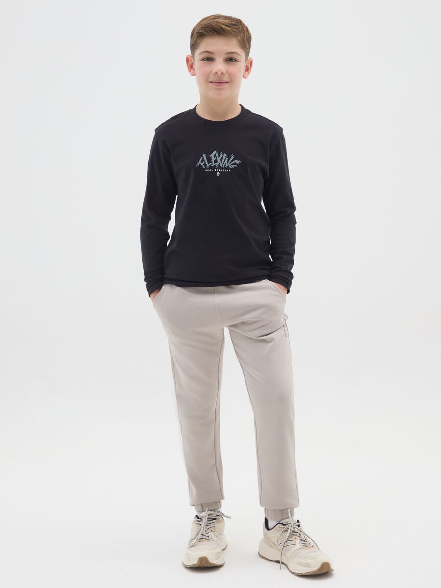 Jogger beige da ragazzo in puro cotone regular fit con scritta_0