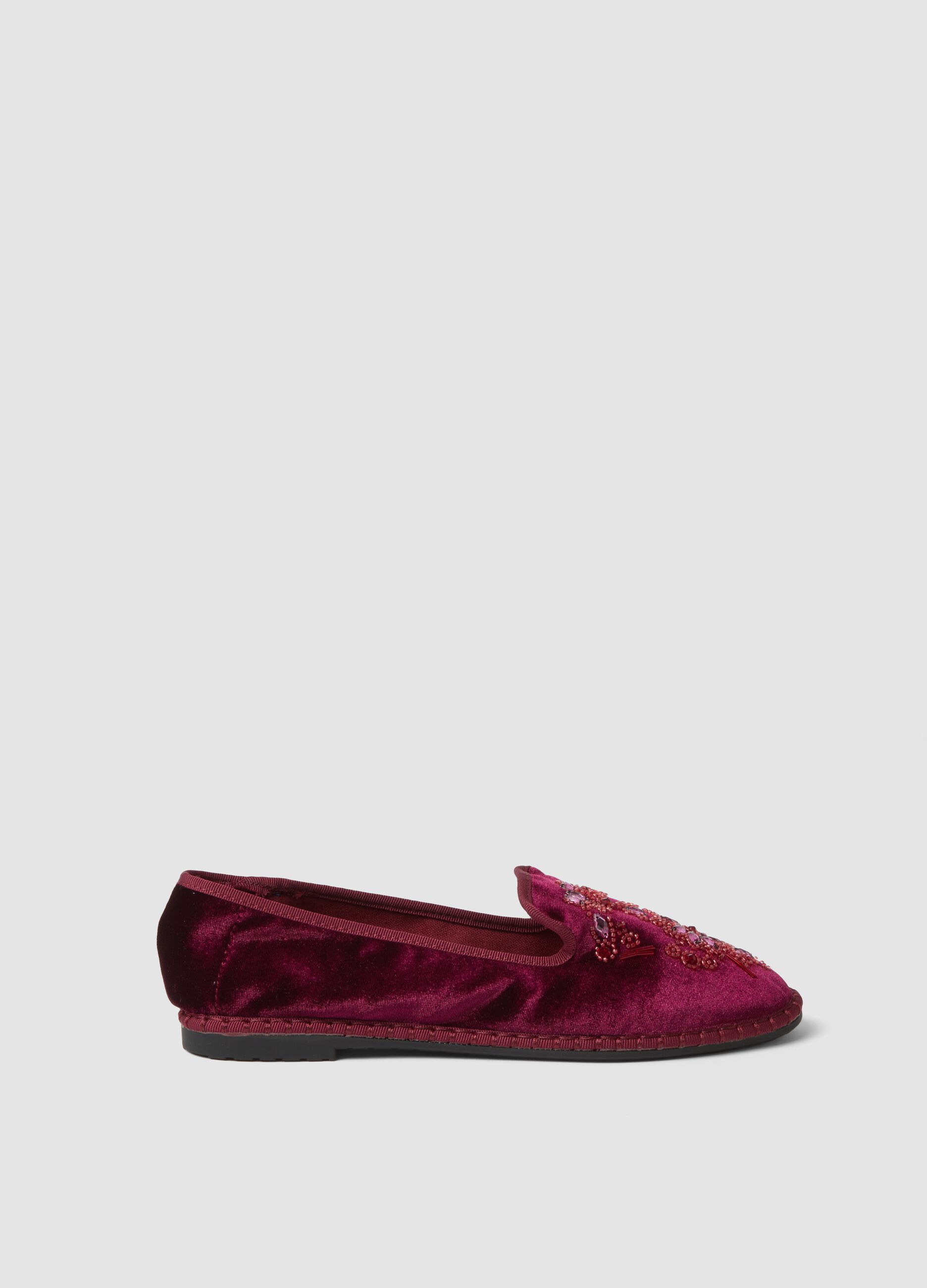 Friulane rosso bordeaux classiche con ricami gioiello