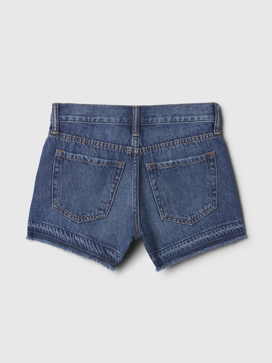 Shorts in denim con abrasioni a vita bassa_4