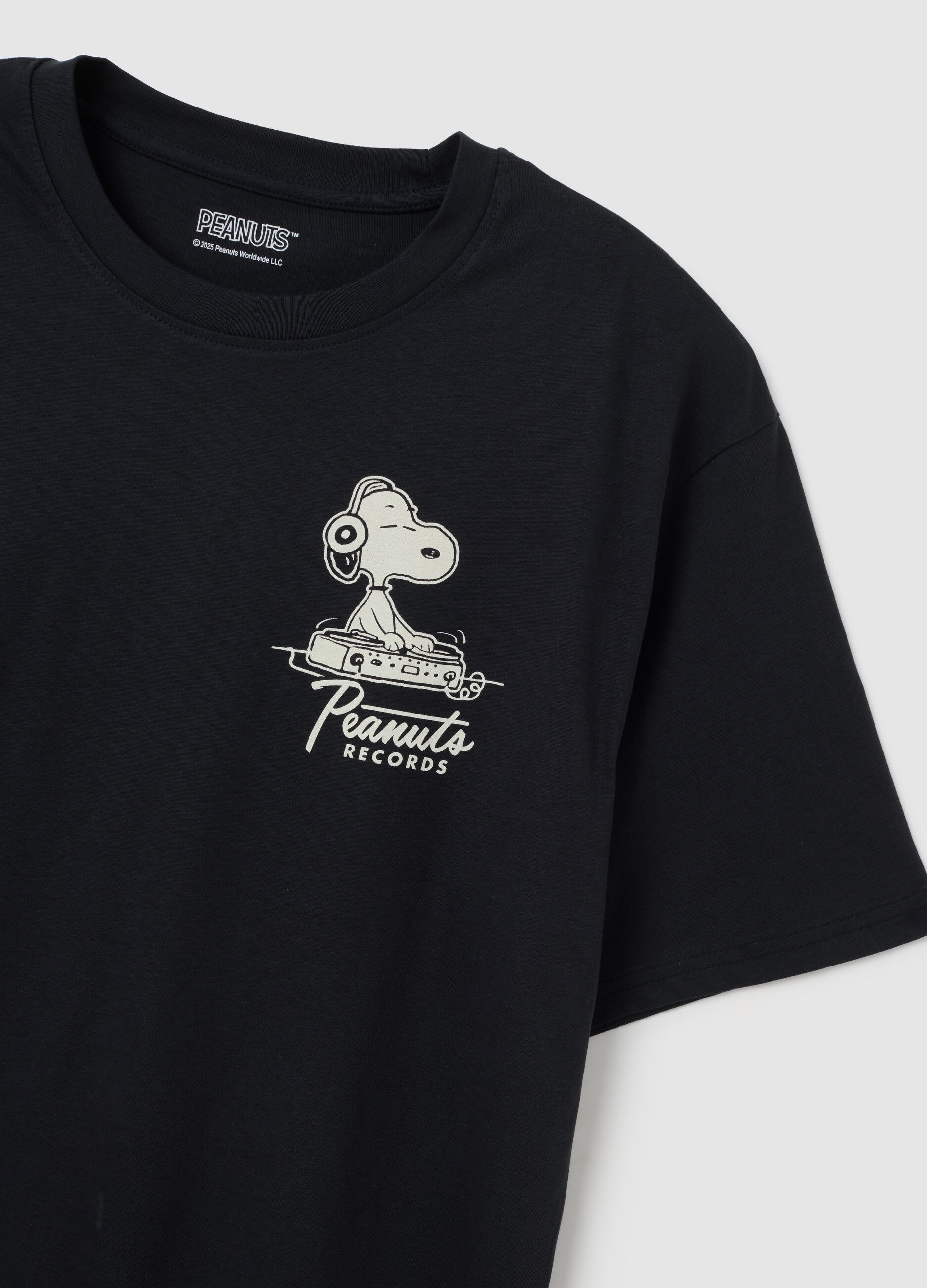 T-shirt in puro cotone nero relaxed fit con Snoopy