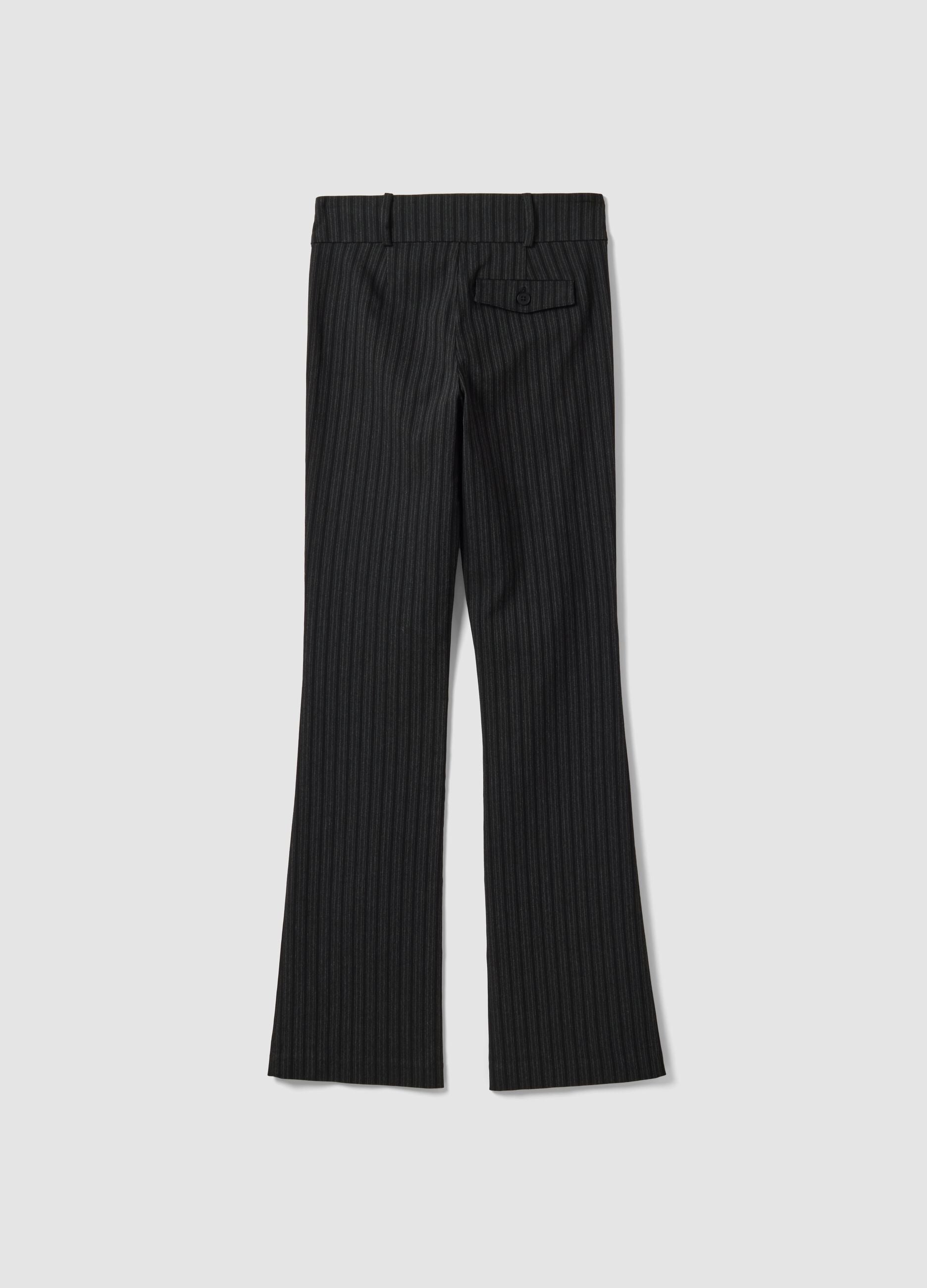 Pantaloni neri flare in viscosa elasticizzato con fantasia gessata