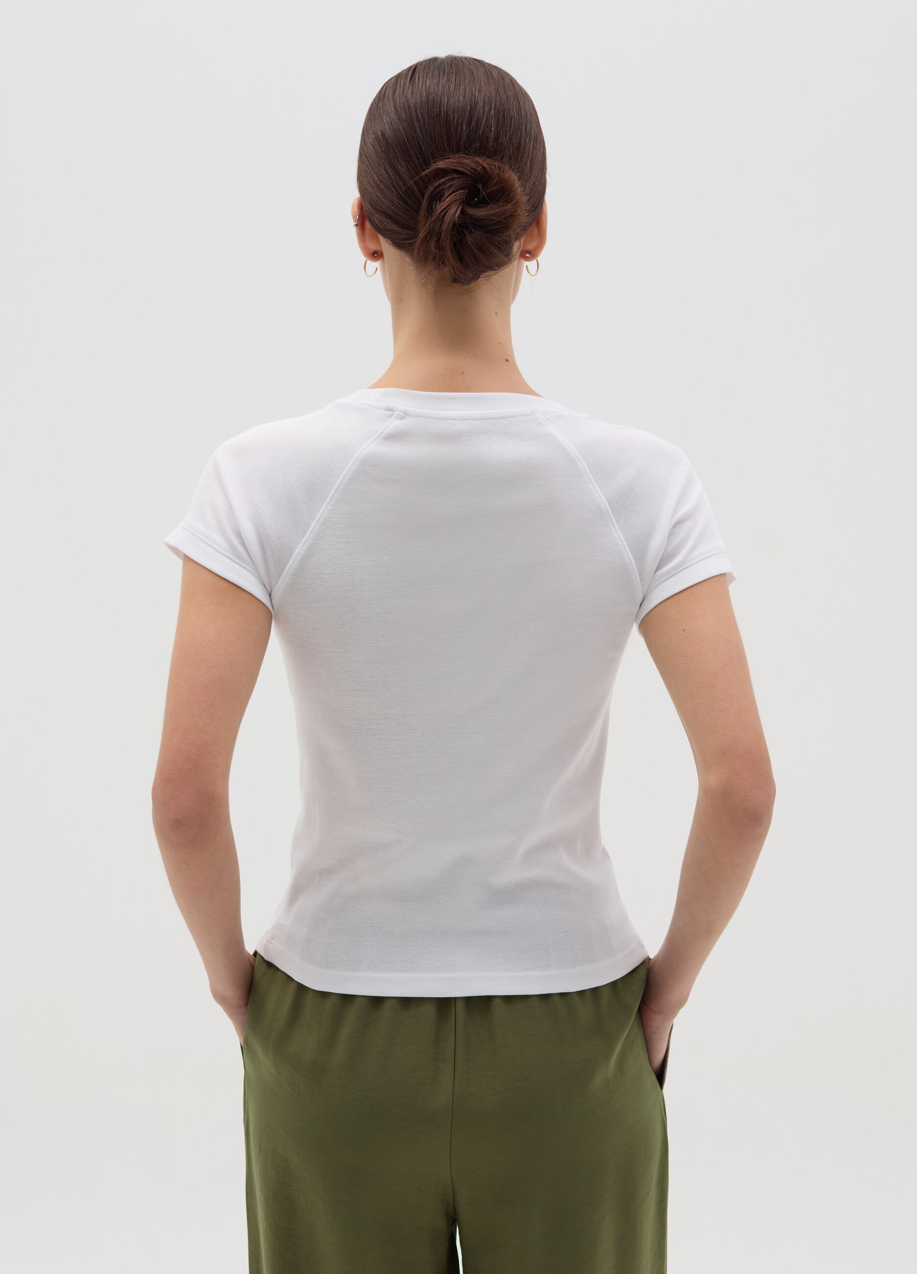 T-shirt with raglan sleeves