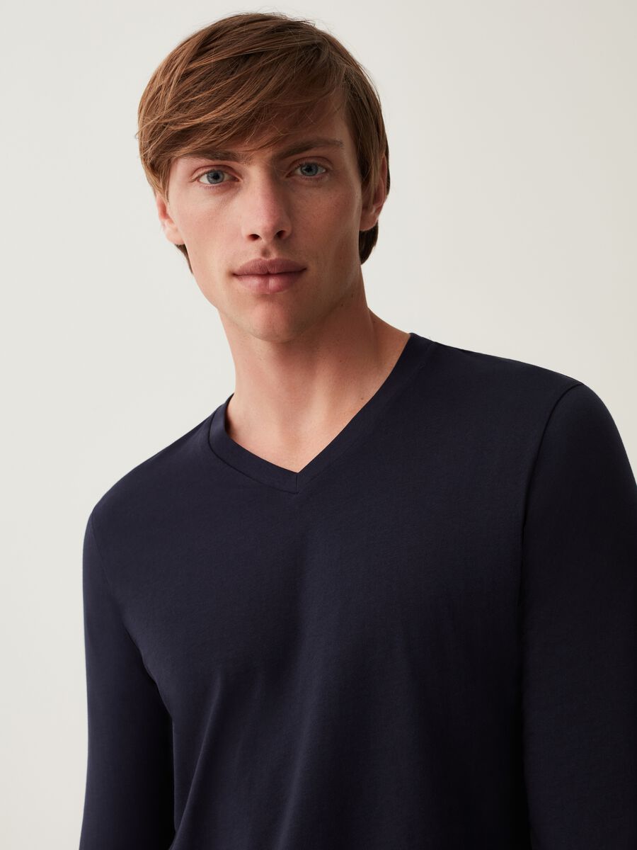 T-shirt with long sleeves and V neck_1