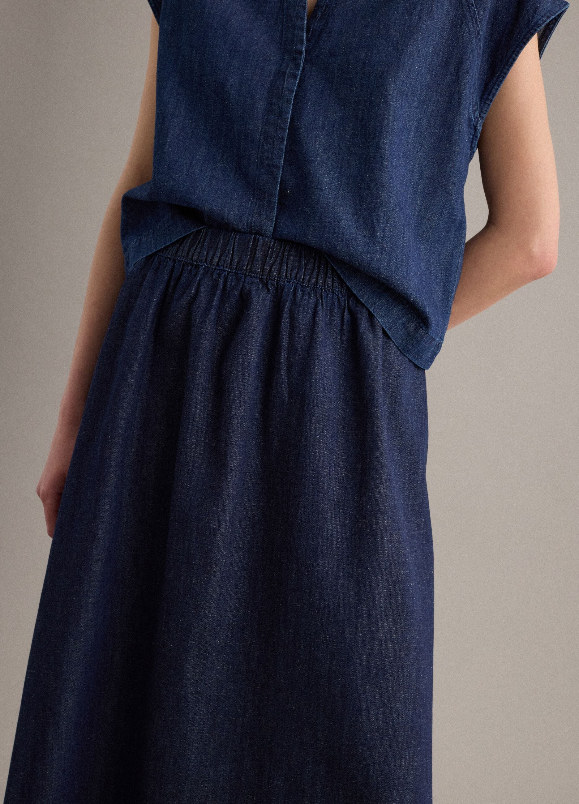 Denim skirt in cotton, linen and viscose blend with elasticated waist