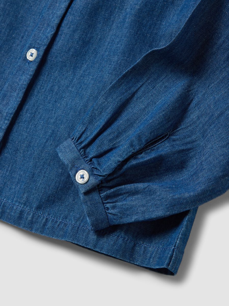 Camicia blu in puro cotone organico con colletto ampio_3