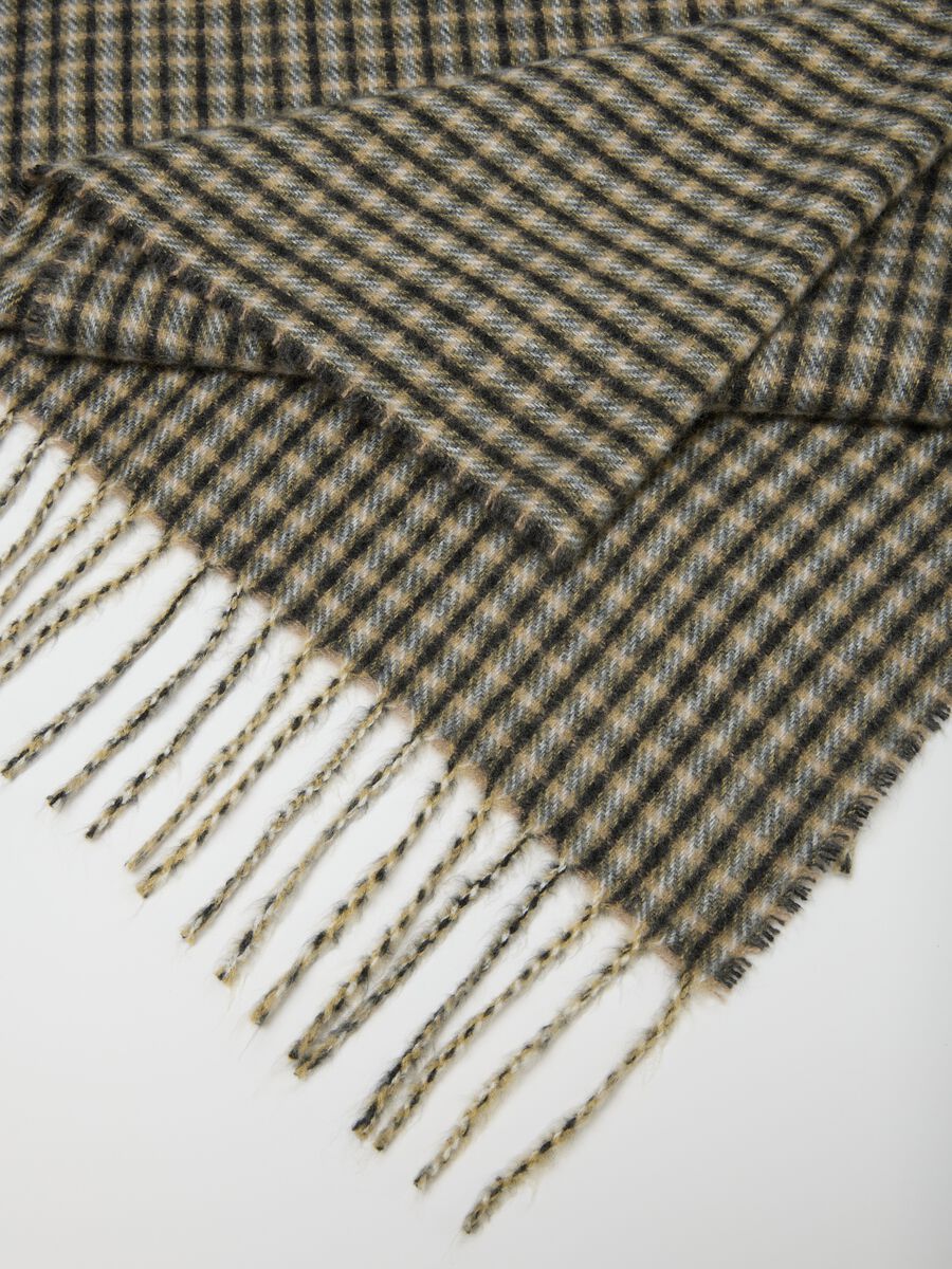 Grey checked scarf_2