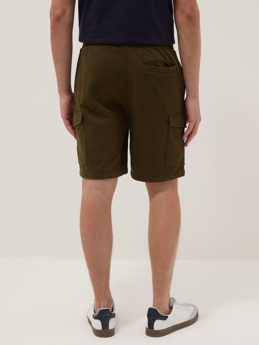 Green cotton-blend cargo Bermuda shorts_2
