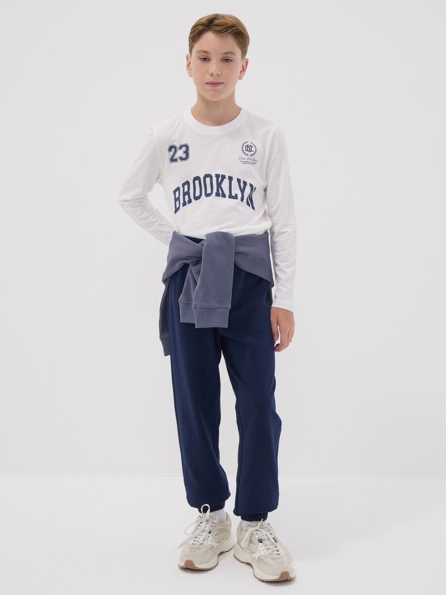 Pantaloni jogger blu in puro cotone organico regular fit per ragazzo_0