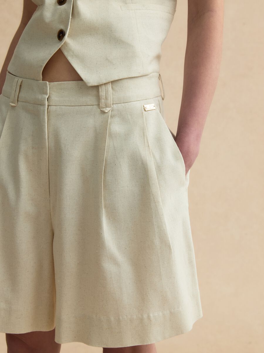 Beige viscose-linen blend shorts, regular fit_3