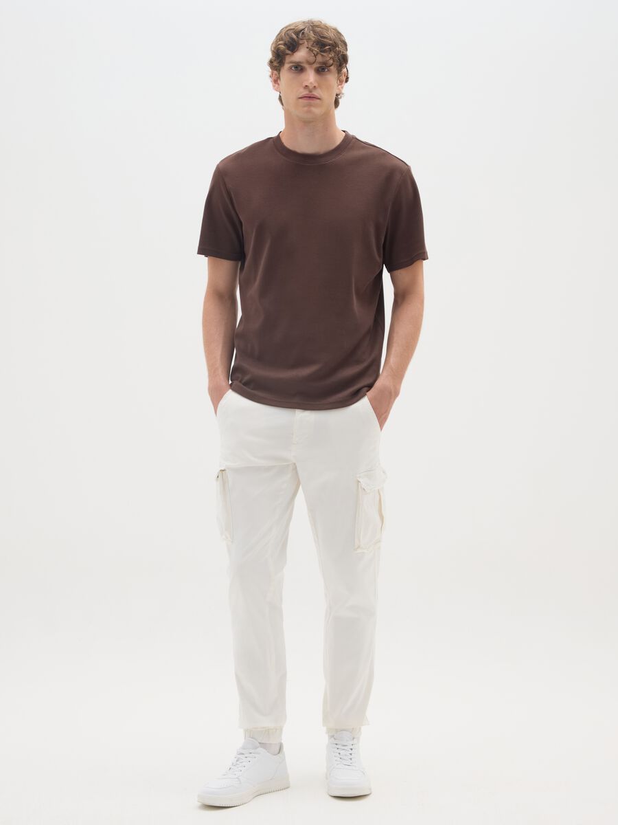 Pantaloni cargo in misto cotone elasticizzato bianchi slim fit_0
