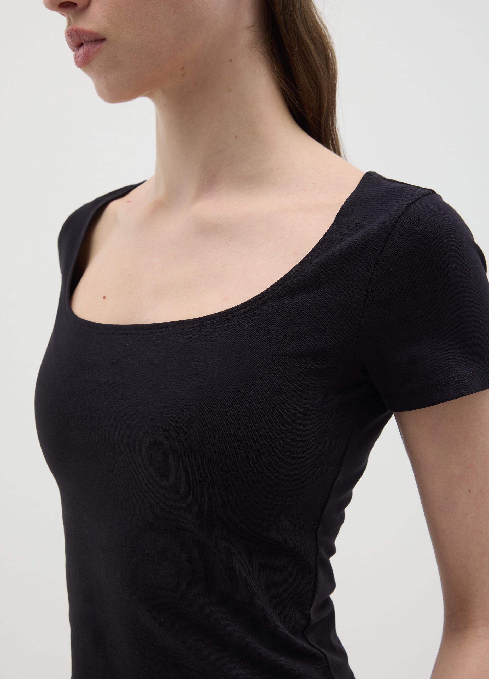 Women's’ black slim-fit T-shirt in stretch cotton
