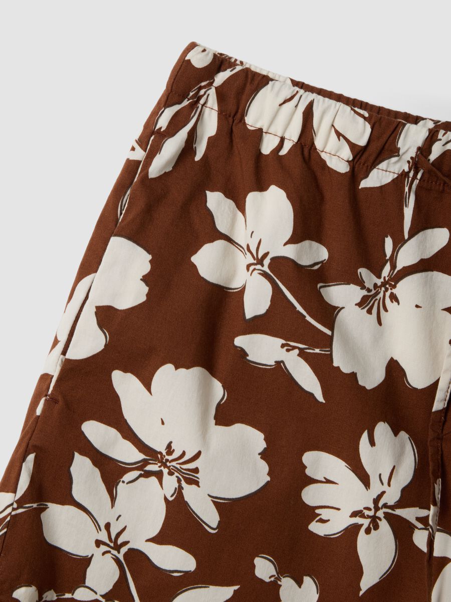Shorts marroni e bianchi a fiori in cotone elasticizzato regular fit_1