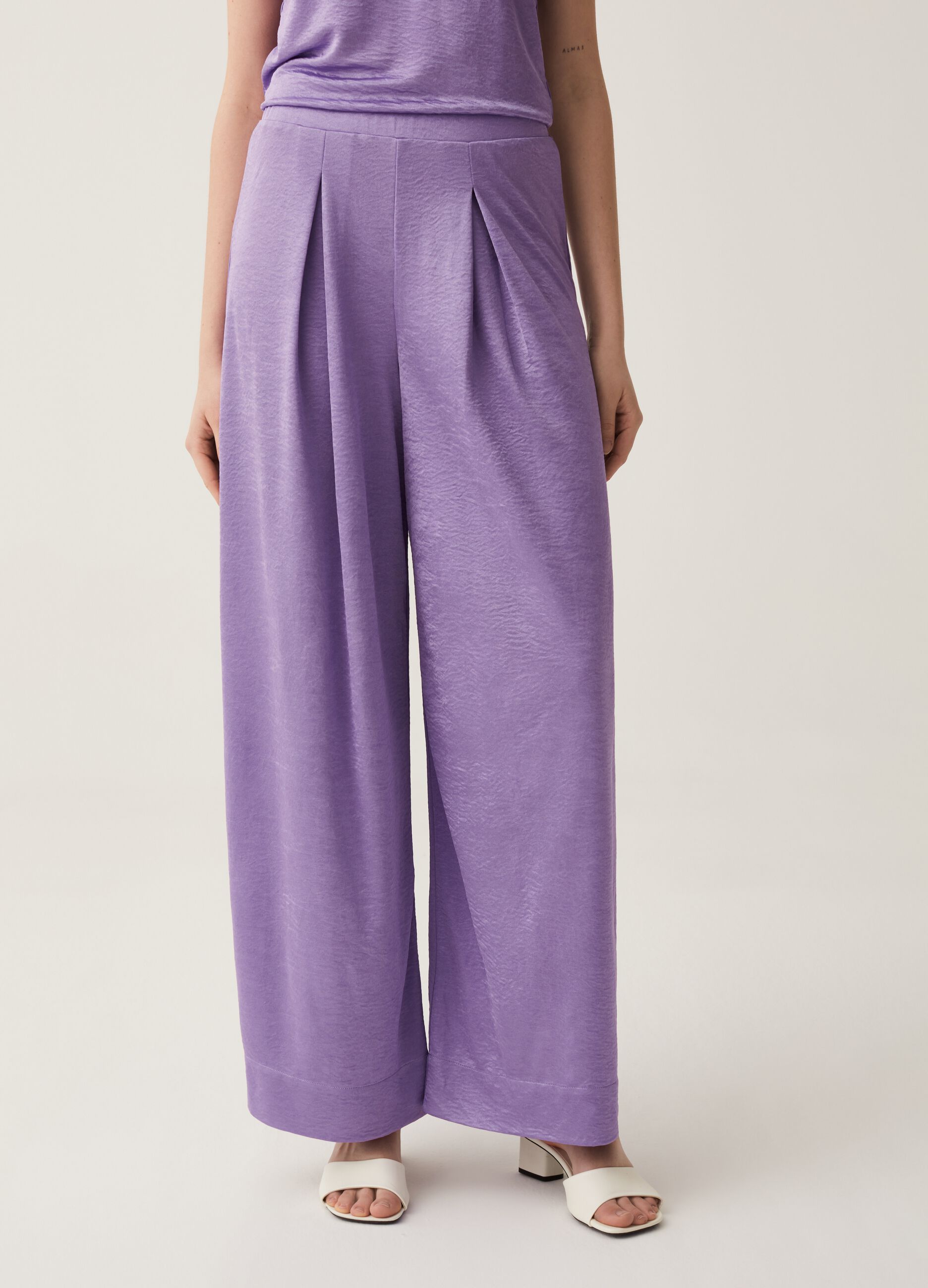 Pantaloni wide leg effetto crinkle_1