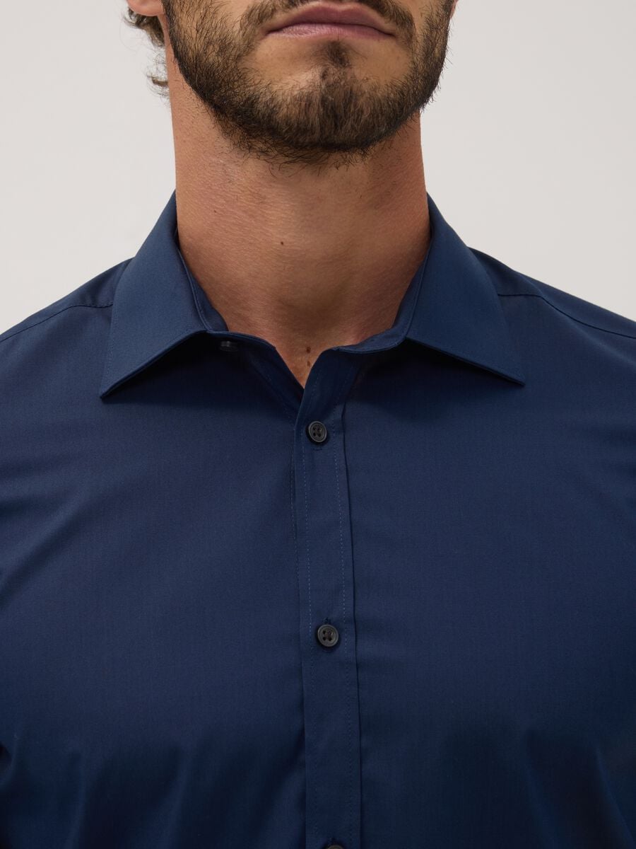 Blue slim-fit shirt with classic collar, easy-iron finish_1