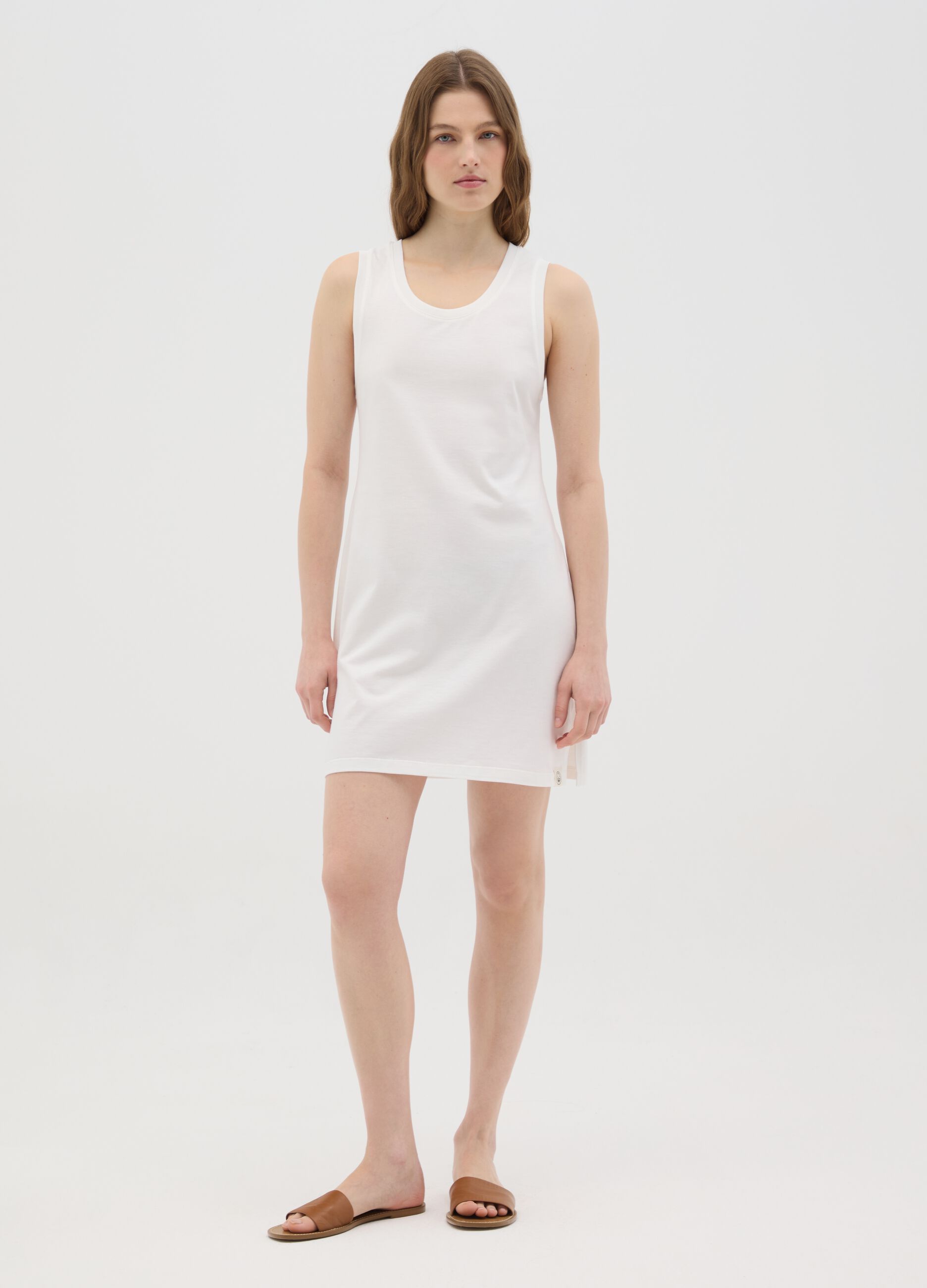Women's full-length white sleeveless dress in 100% cotton