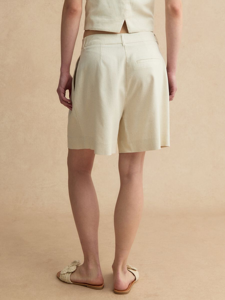 Beige viscose-linen blend shorts, regular fit_2