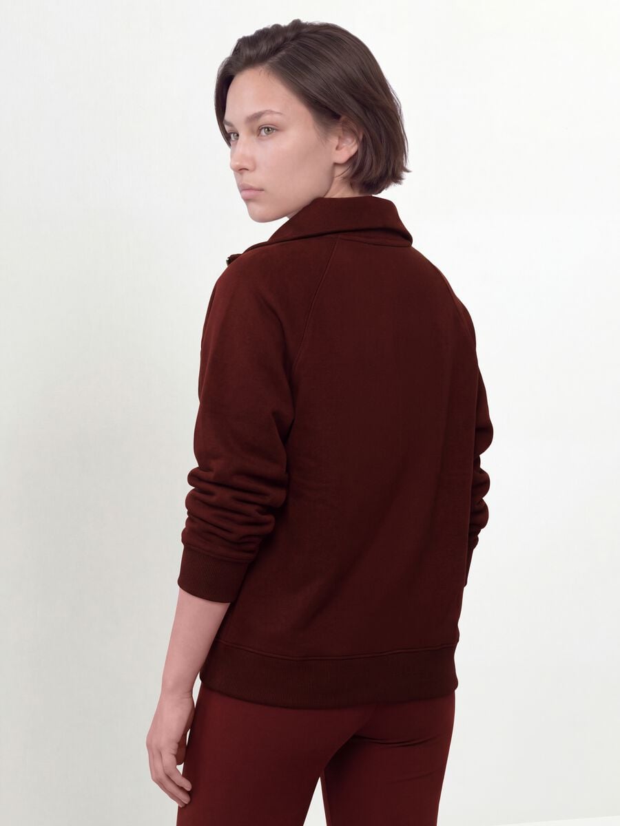 Felpa rossa in viscosa elasticizzata con dolcevita regular fit_3