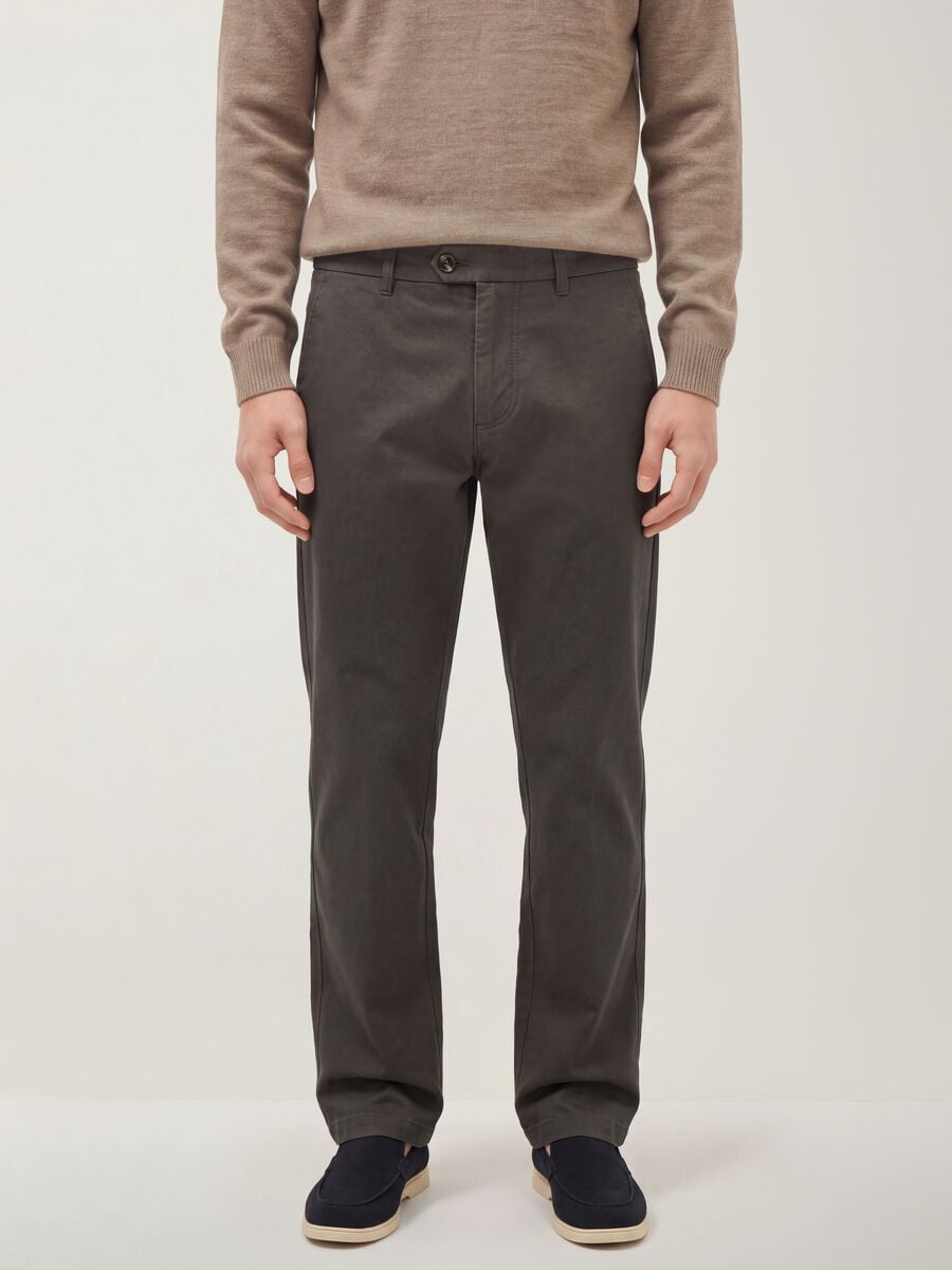 Pantaloni chino verdi in puro cotone regular fit_1