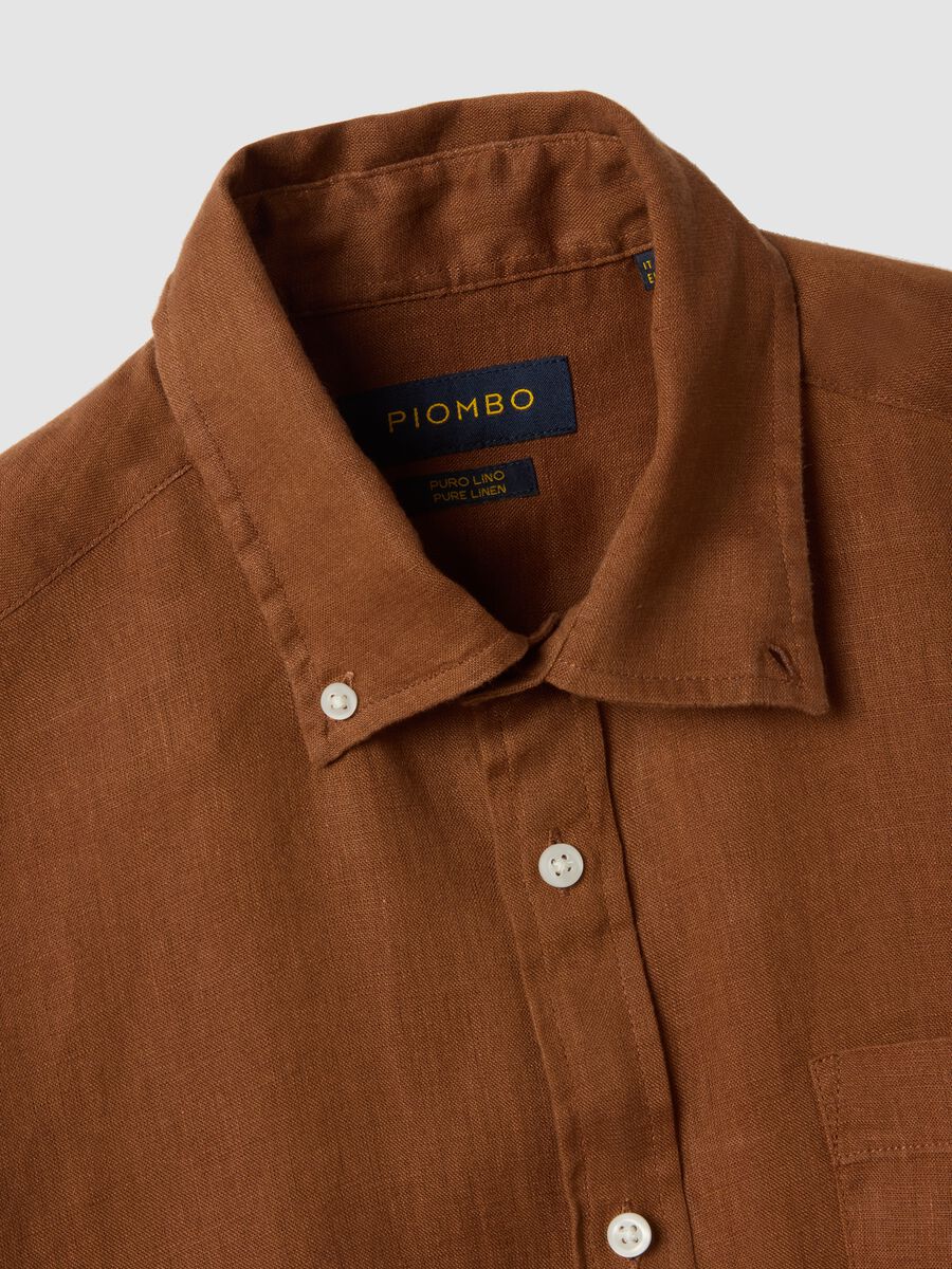 Camicia marrone in puro lino con collo button down regular fit_5