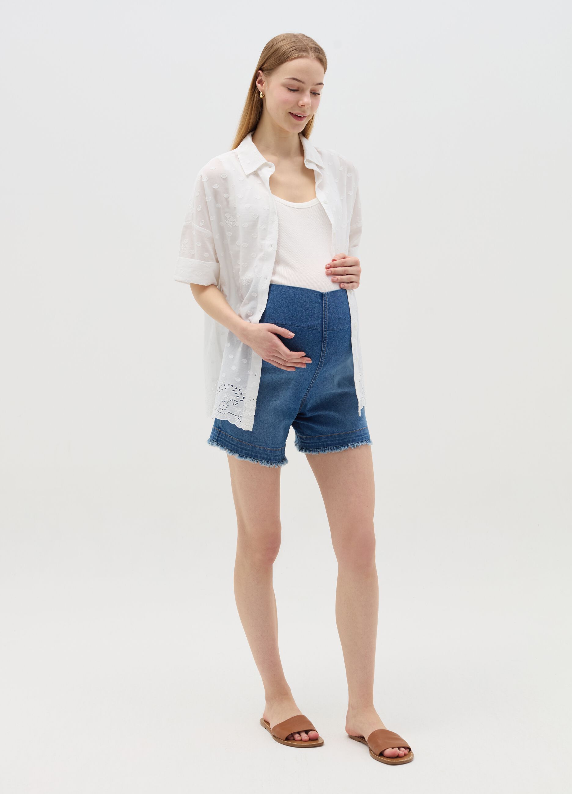 Maternity shirt in plumetis with broderie anglaise