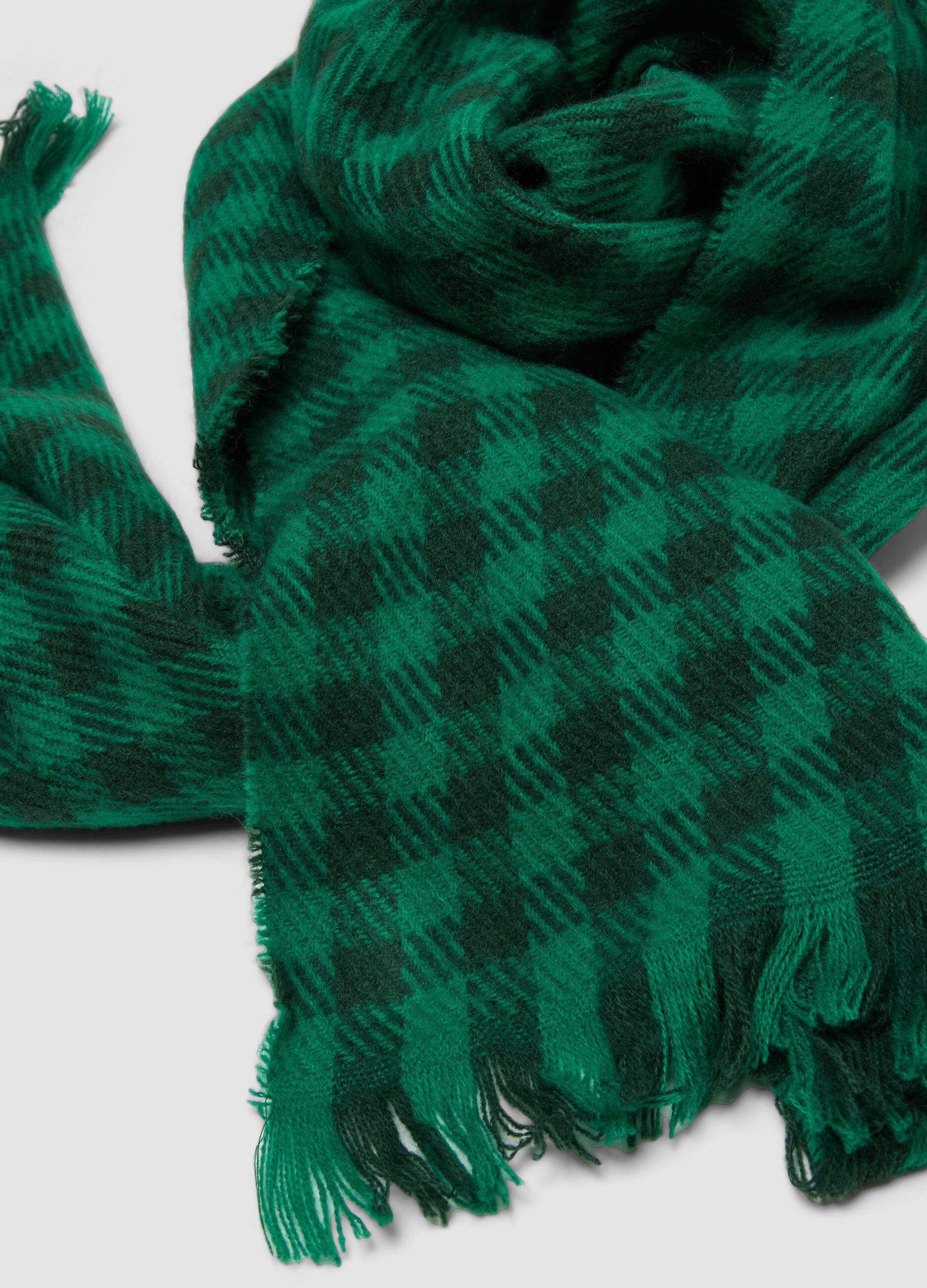 Sciarpa verde a quadri con frange