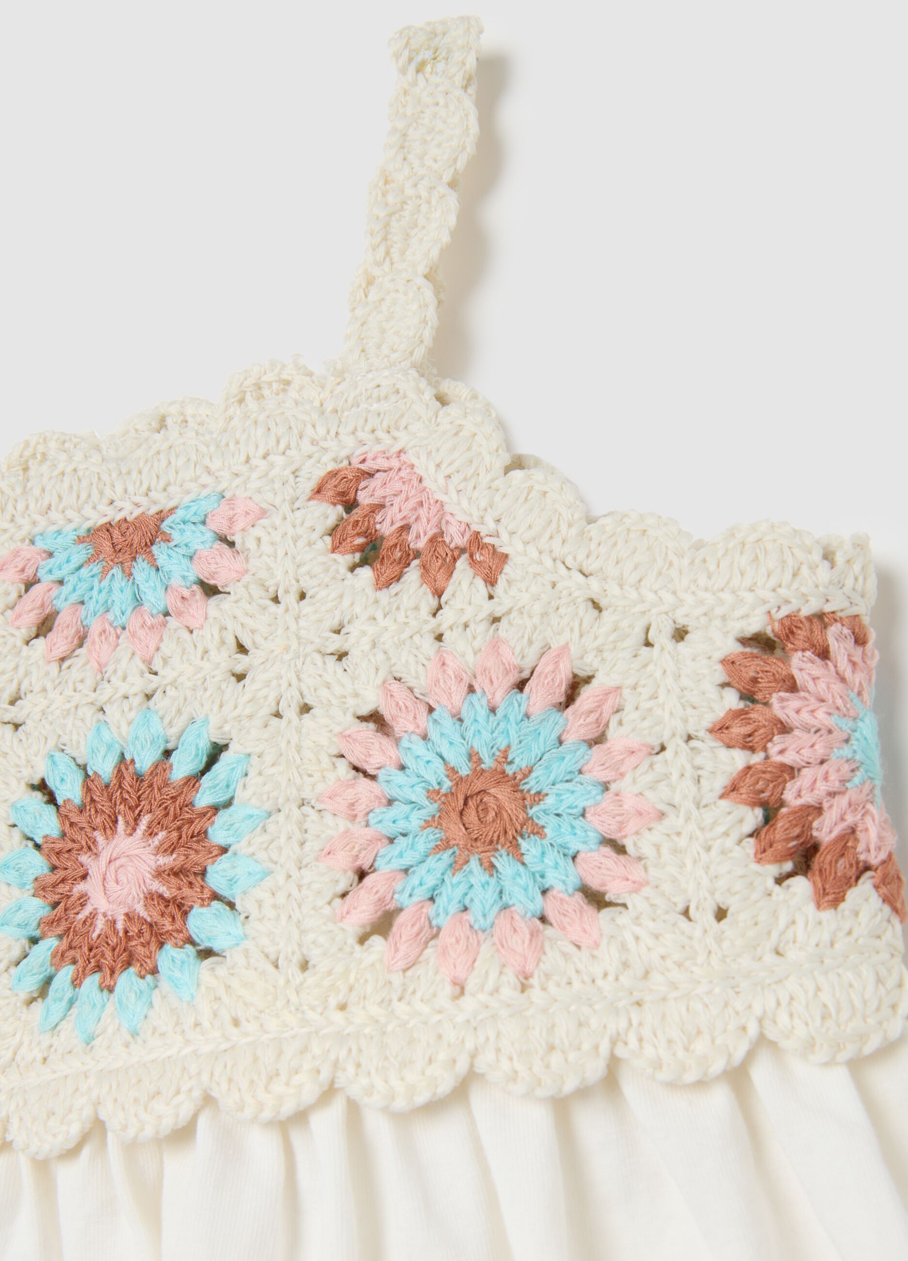 White summer outfit for girls with details