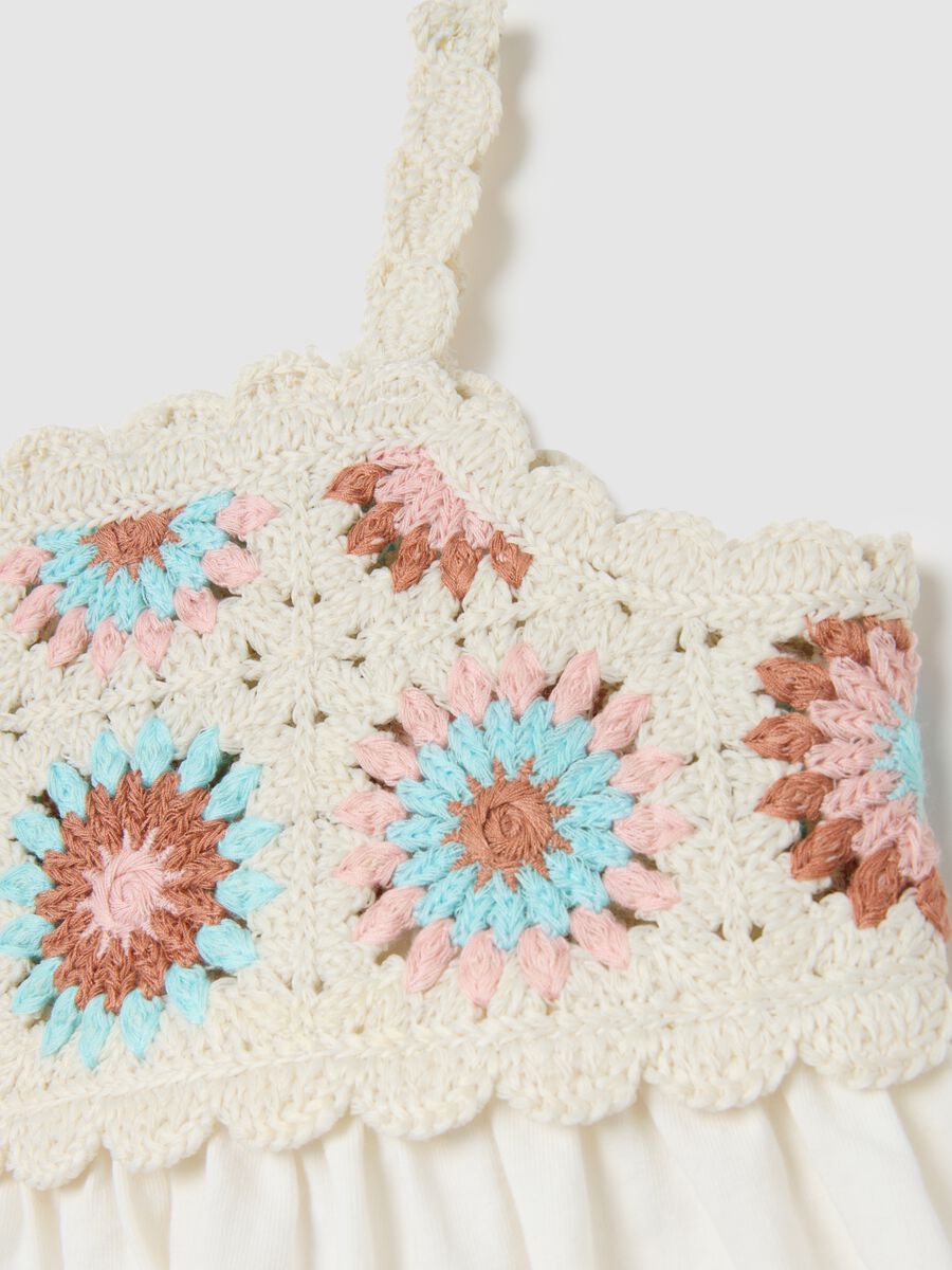 White summer outfit for girls with details_2
