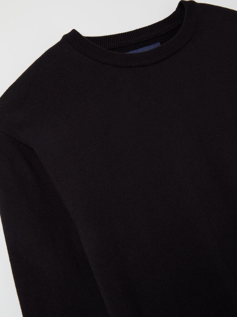 Solid colour pullover with round neck_5