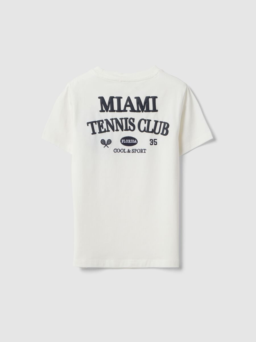 T-shirt in cotone elasticizzato bianco da bambino oversize fit con logo_1