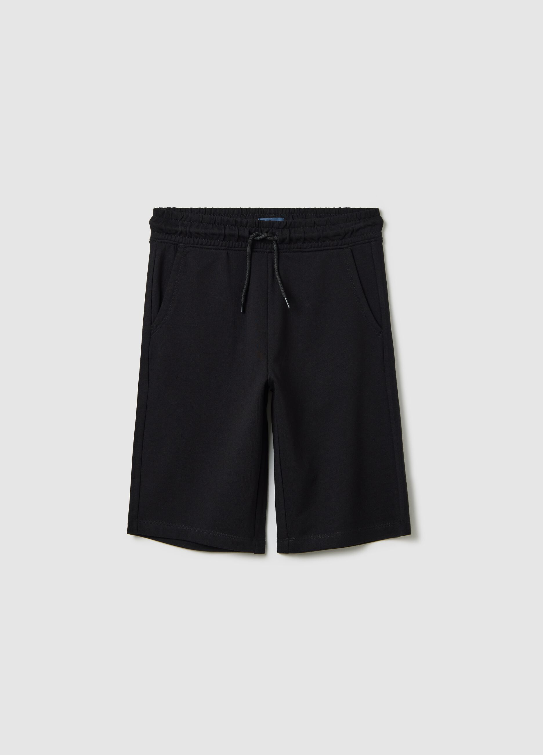 Black fleece Bermuda shorts with pockets and drawstring