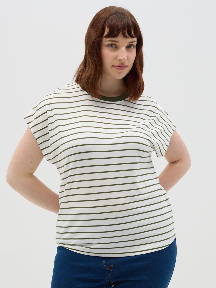 Curvy T-shirt with white and green stripes_0