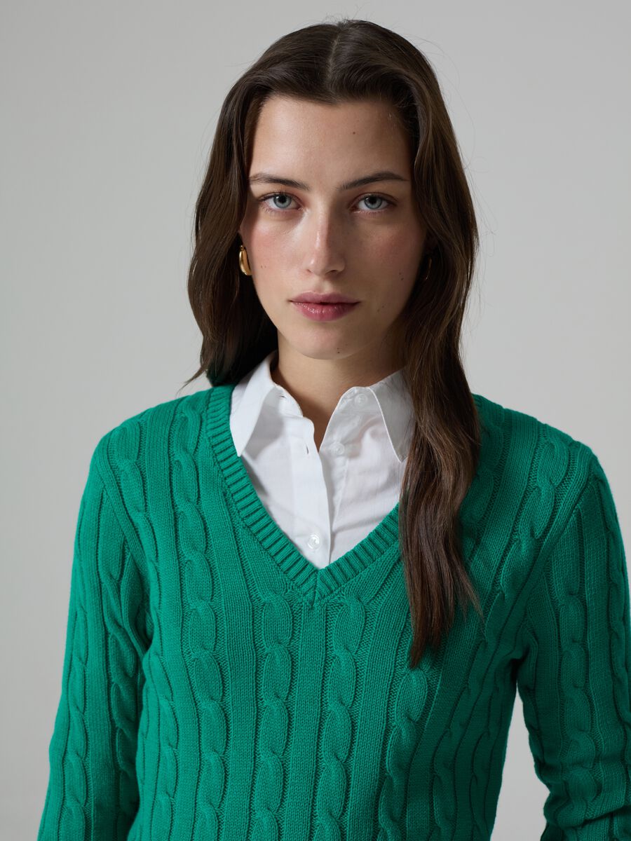 Pullover with cable design and V neck_2