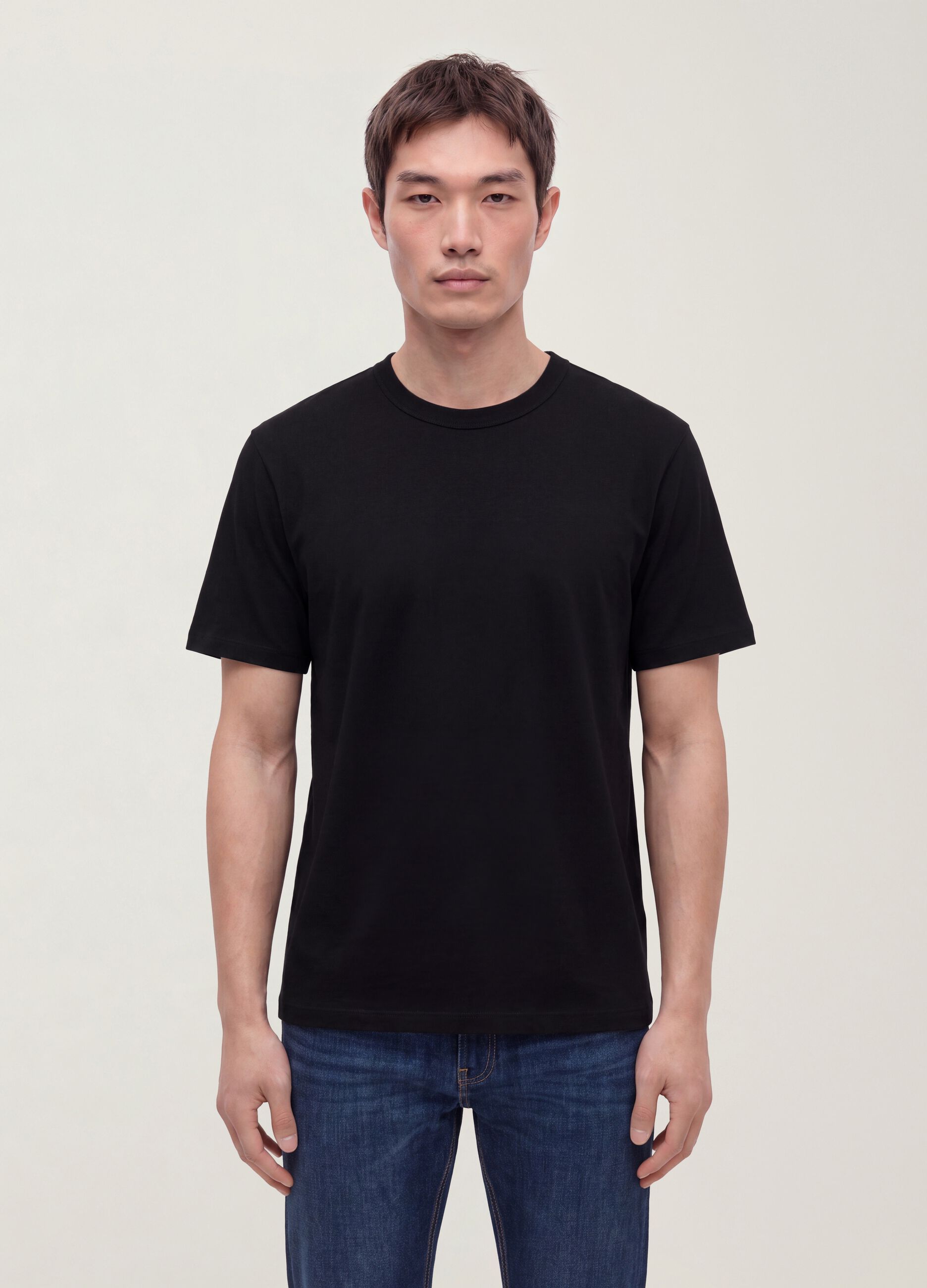 Black pure cotton crew-neck T-shirt with a relaxed fit