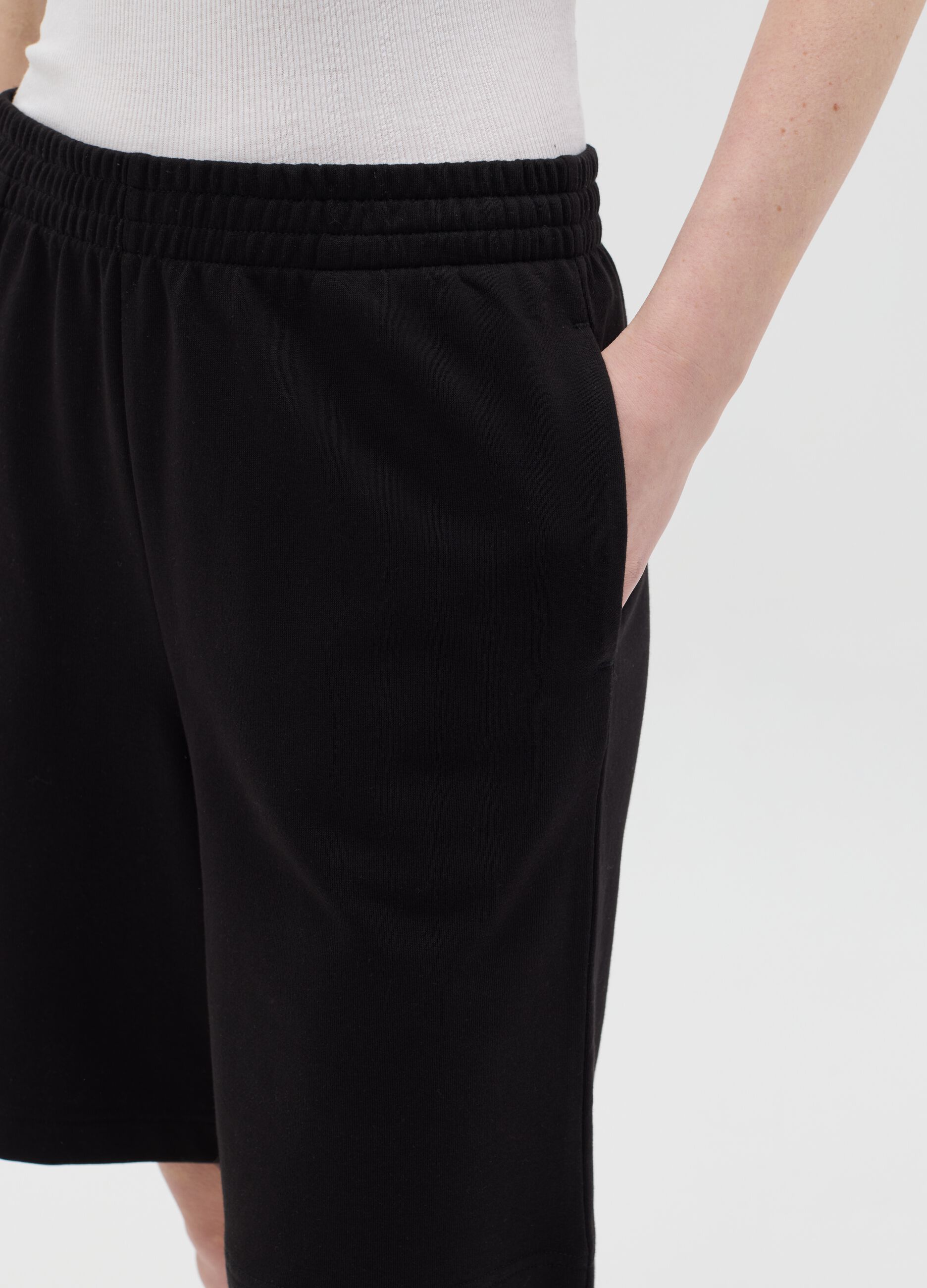 Black Bermuda shorts in French terry with elasticated waist