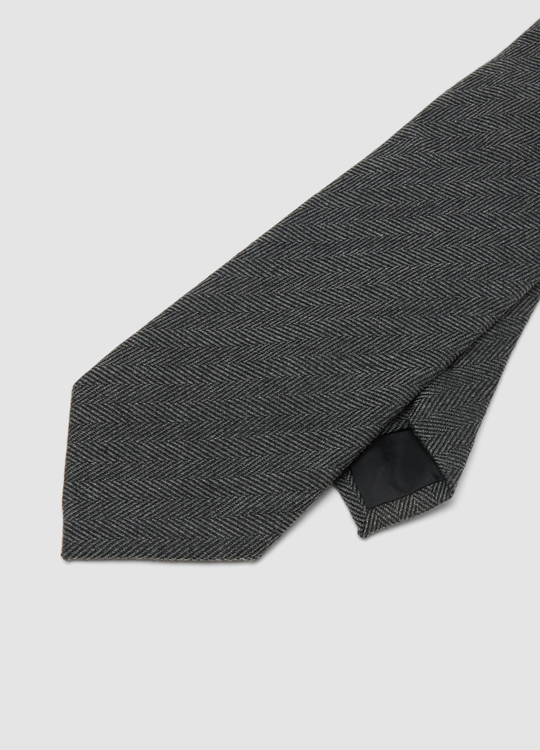 Grey herringbone stretch viscose tie