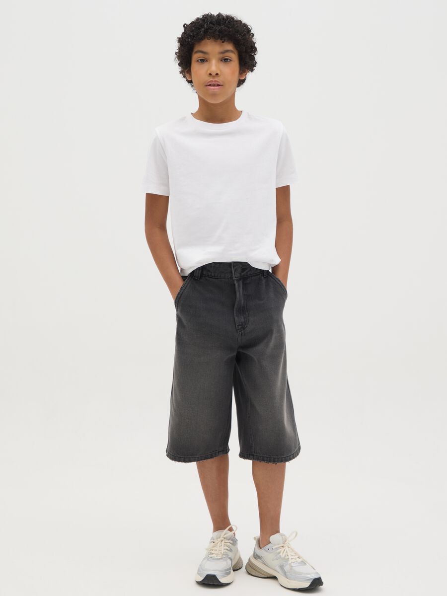 Bermuda da ragazzo in denim nero skater fit_1