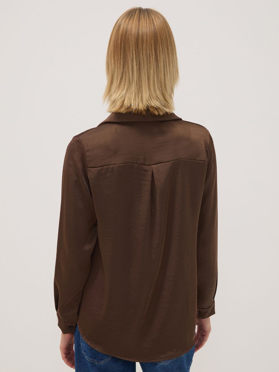 Camicia marrone regular fit con colletto classico_3