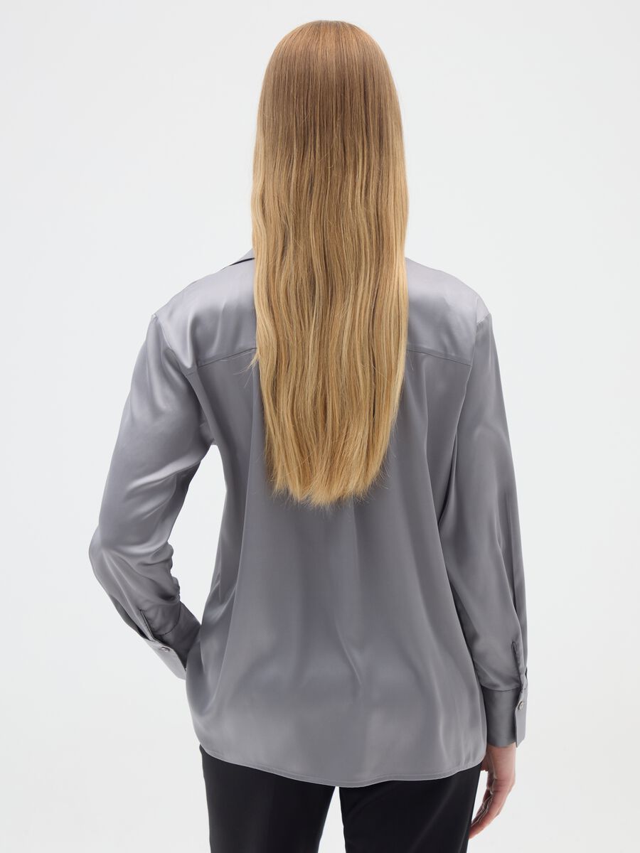 Long-sleeved grey satin shirt_2