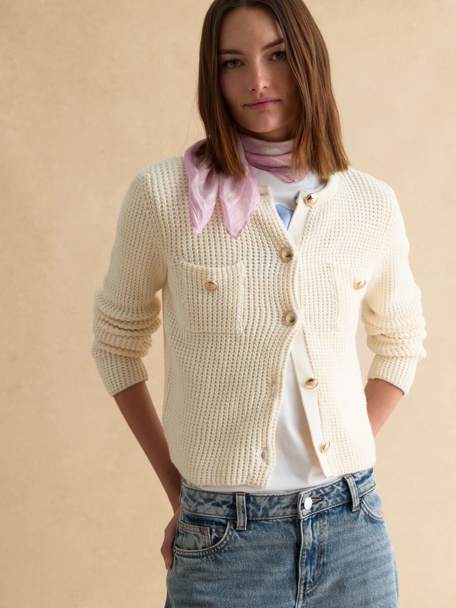 Cardigan in puro cotone bianco regular fit con design a maglia e bottoni_0